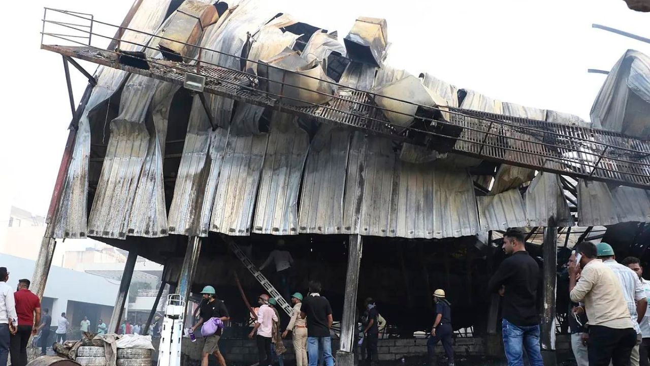 Incendio en un complejo de juegos causa al menos 25 muertos en la India