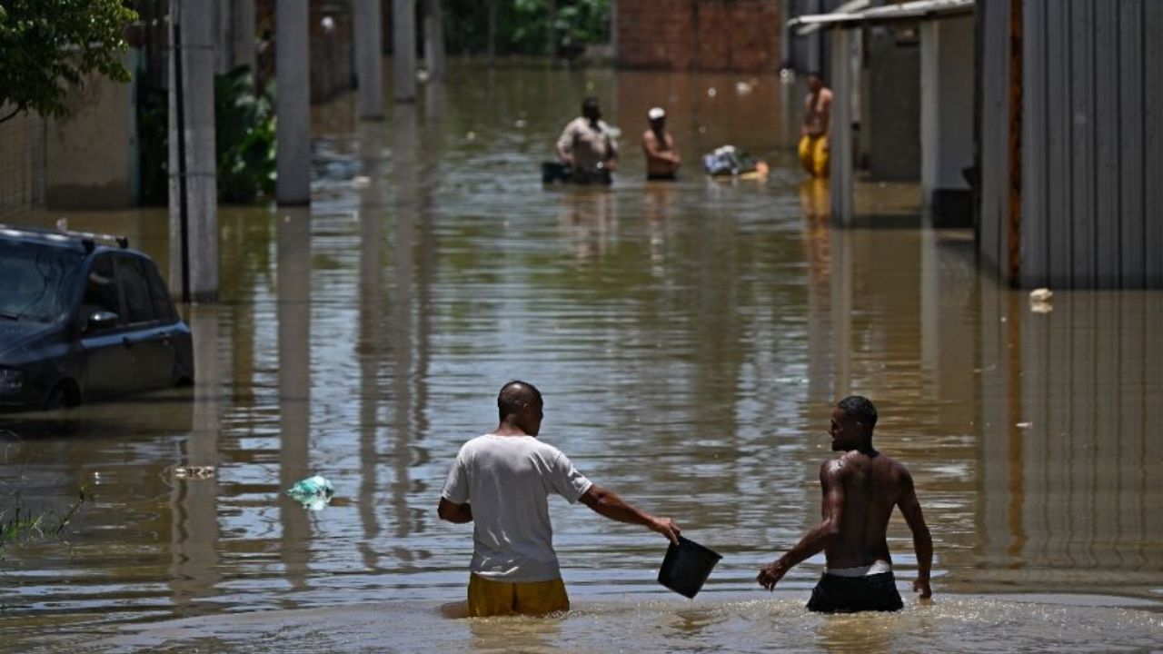 Al menos 8 muertos y 21 desaparecidos por las lluvias en el sur de Brasil