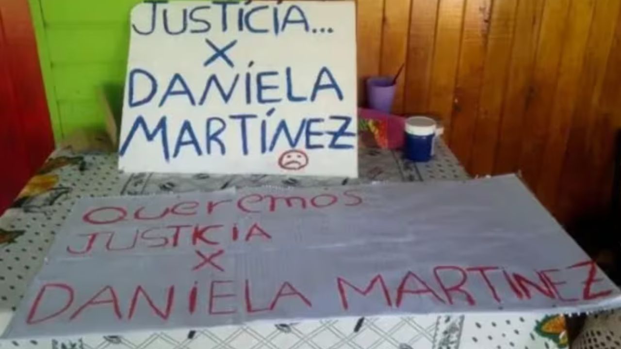 'Mami me arrastró', hallan muerta a niña tras negarse a hacerle comida a su madre