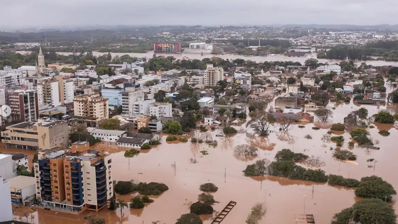 Más de 156 muertos y más de 80.000 personas rescatadas por  inundaciones en Brasil