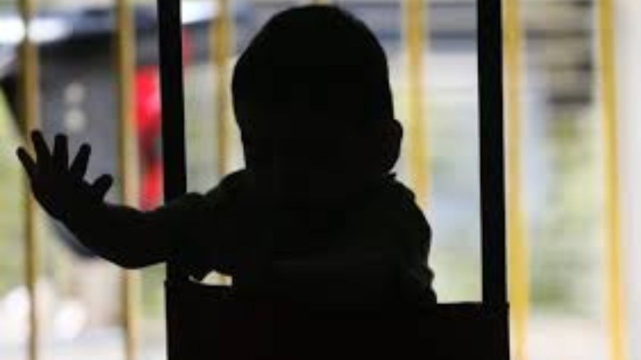 Madre que llegó con su hijo de 4 años muerto al hospital confesó que le pegó demasiado