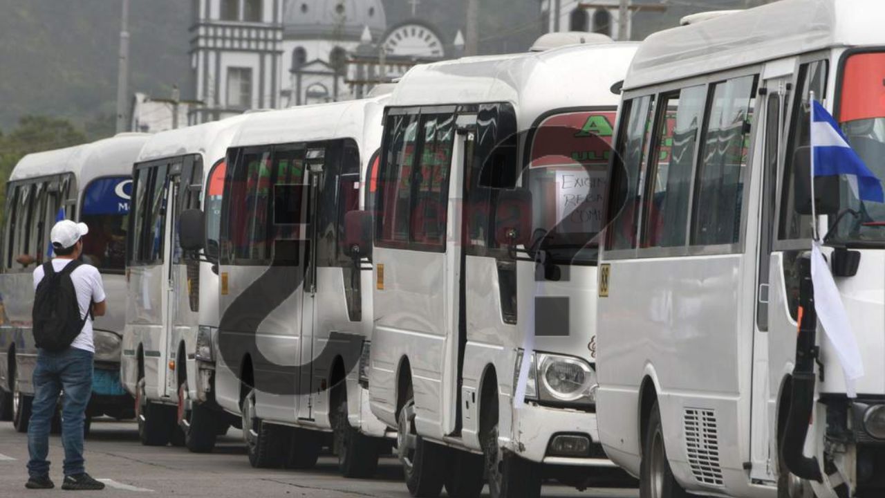 Paro de labores de buses urbanos anunciado se mantiene en suspenso