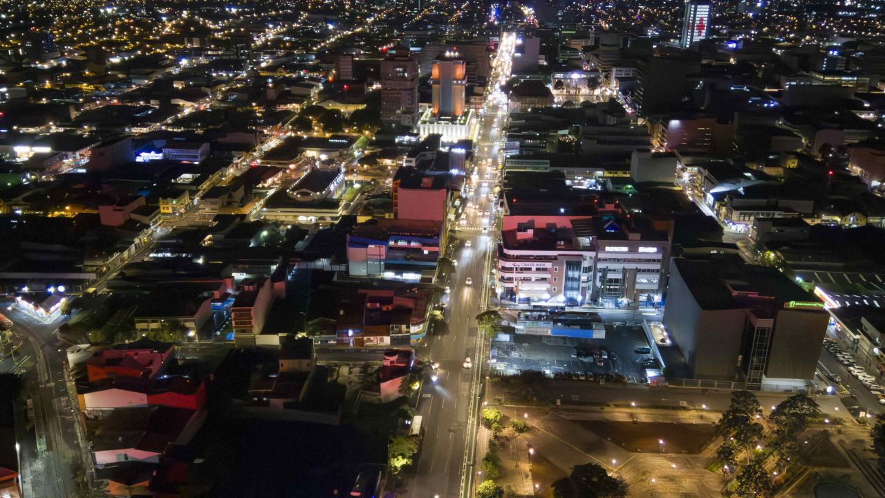 Costa Rica: de líder en energías limpias a racionamientos eléctricos