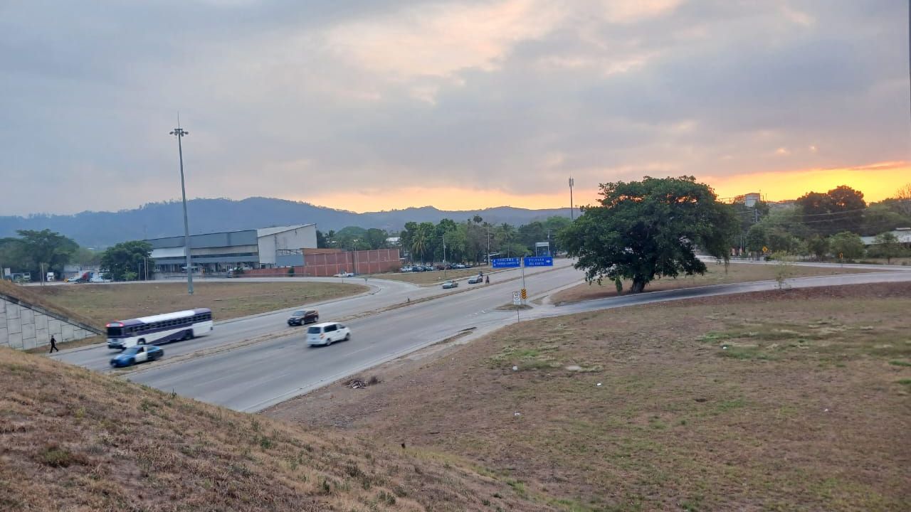 Imágenes muestran el claro amanecer en el DC y San Pedro Sula este jueves