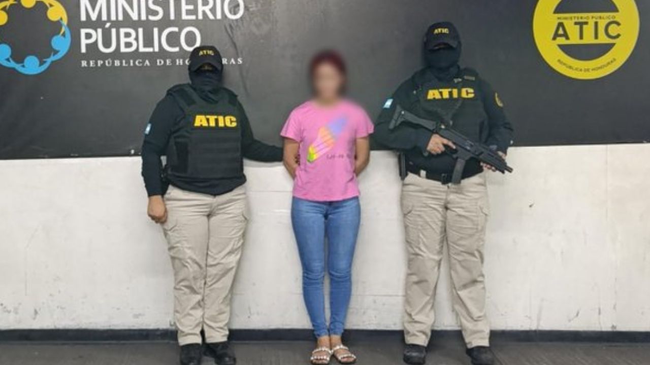 Imagen de Capturan a mujer acusada por estafa en juegos de azar en centros comerciales