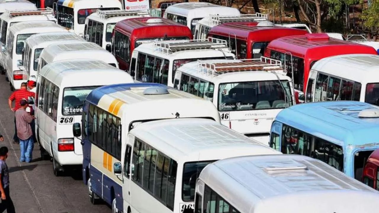 Transportistas anuncian paro de labores exigiendo pago de subsidio