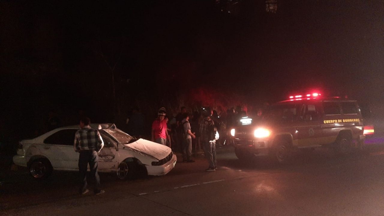 Embarazada de 8 meses se vuelca en su vehículo en Tegucigalpa