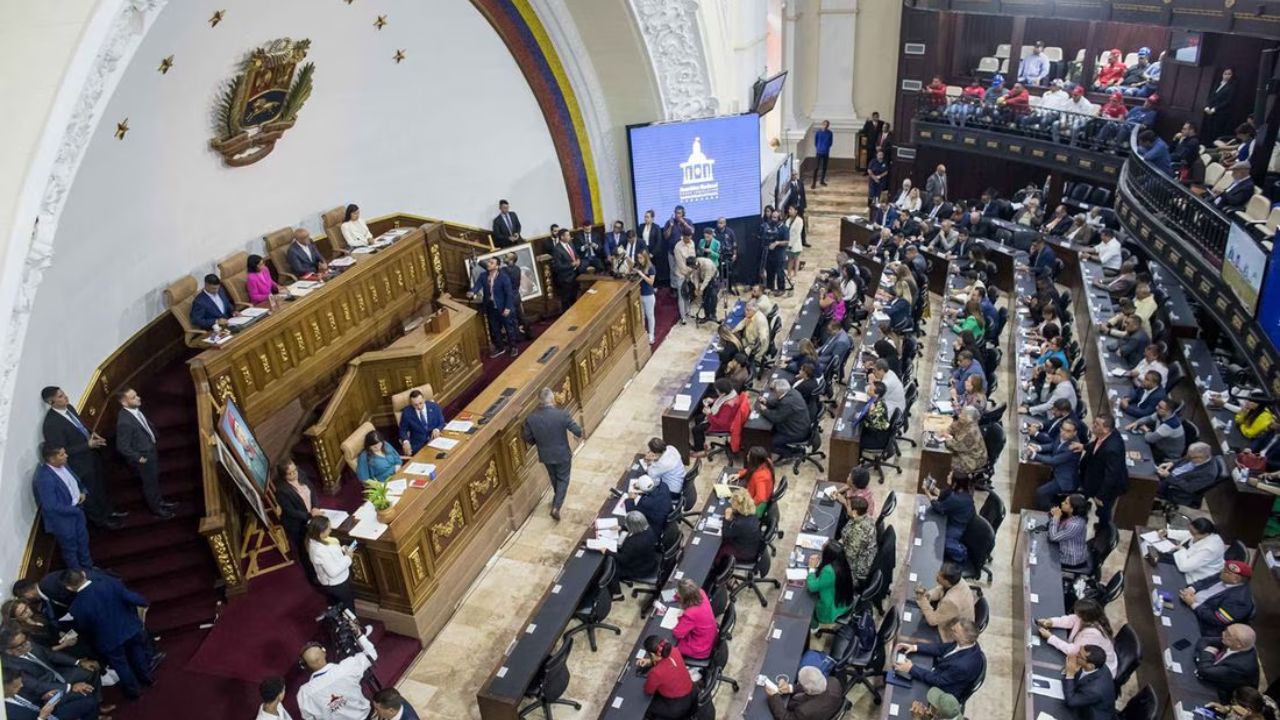 Venezuela impone nuevo tributo a las empresas para financiar pensiones