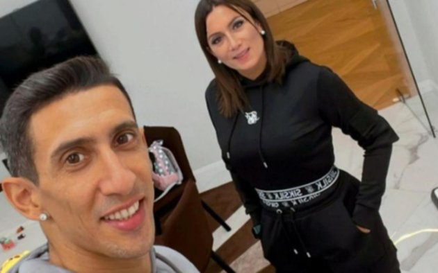 Ángel Di María y Jorgelina Cardoso parados