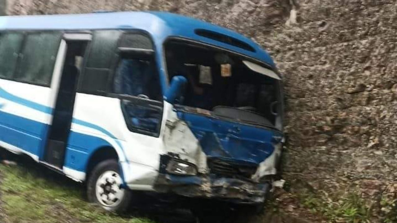 Varios heridos deja accidente de bus rapidito en la CA-5