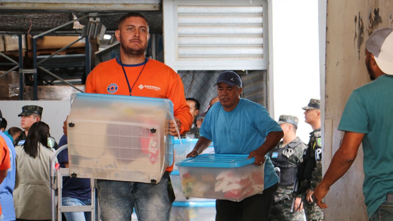 Envían ayuda humanitaria al sur de Honduras tras recientes inundaciones