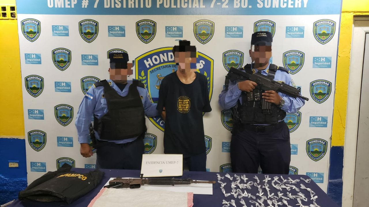 Cae supuesto pandillero en posesión de armas durante enfrentamiento a balazos