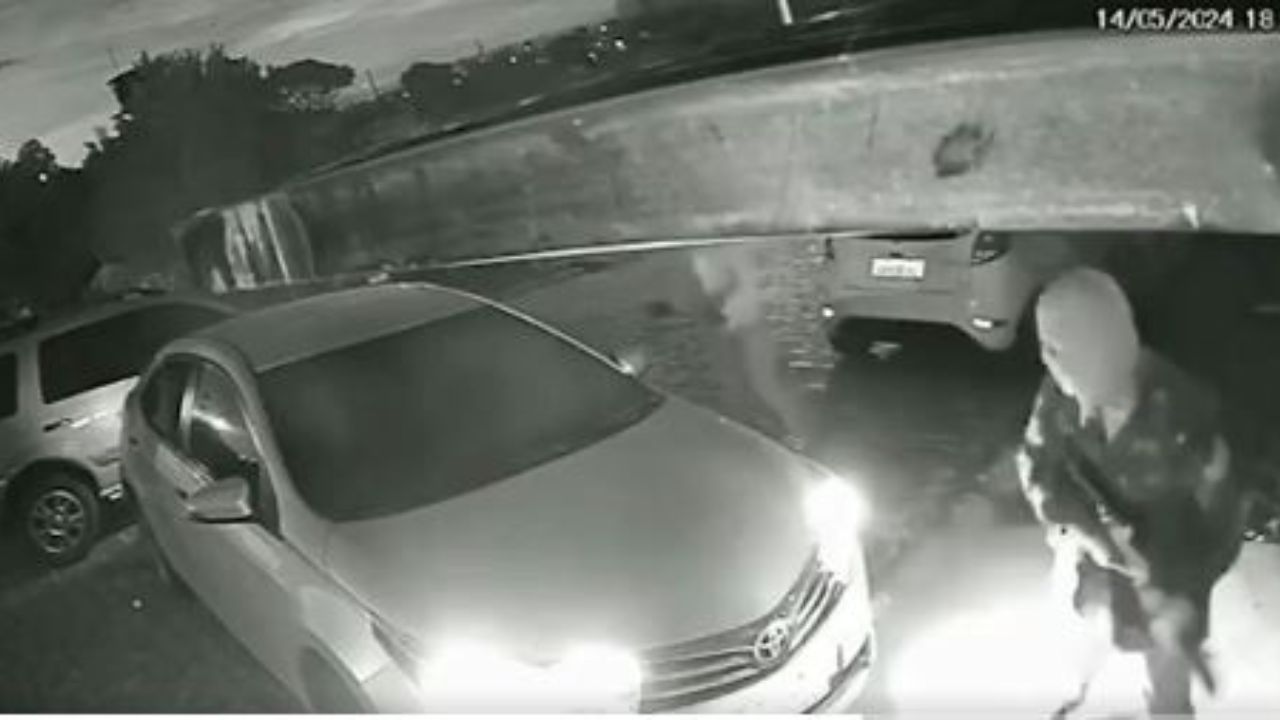 Cámara graba a sicarios en ataque contra brasileño que se conducía en auto blindado