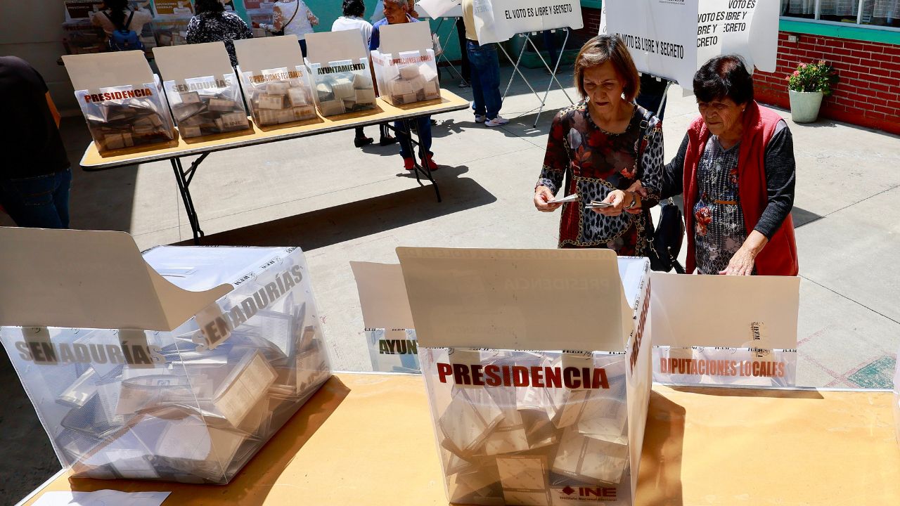 Cierran los centros de votación en la mayoría del territorio de México