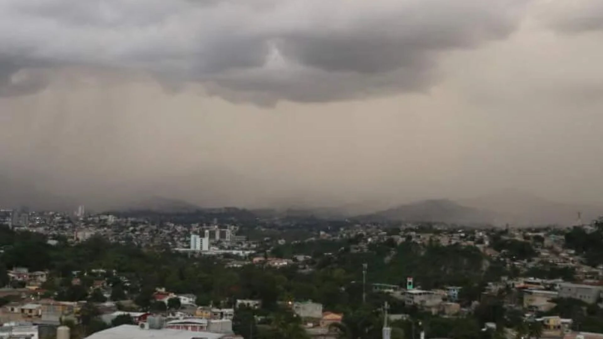 Onda tropical dejará lluvias este lunes en el territorio hondureño