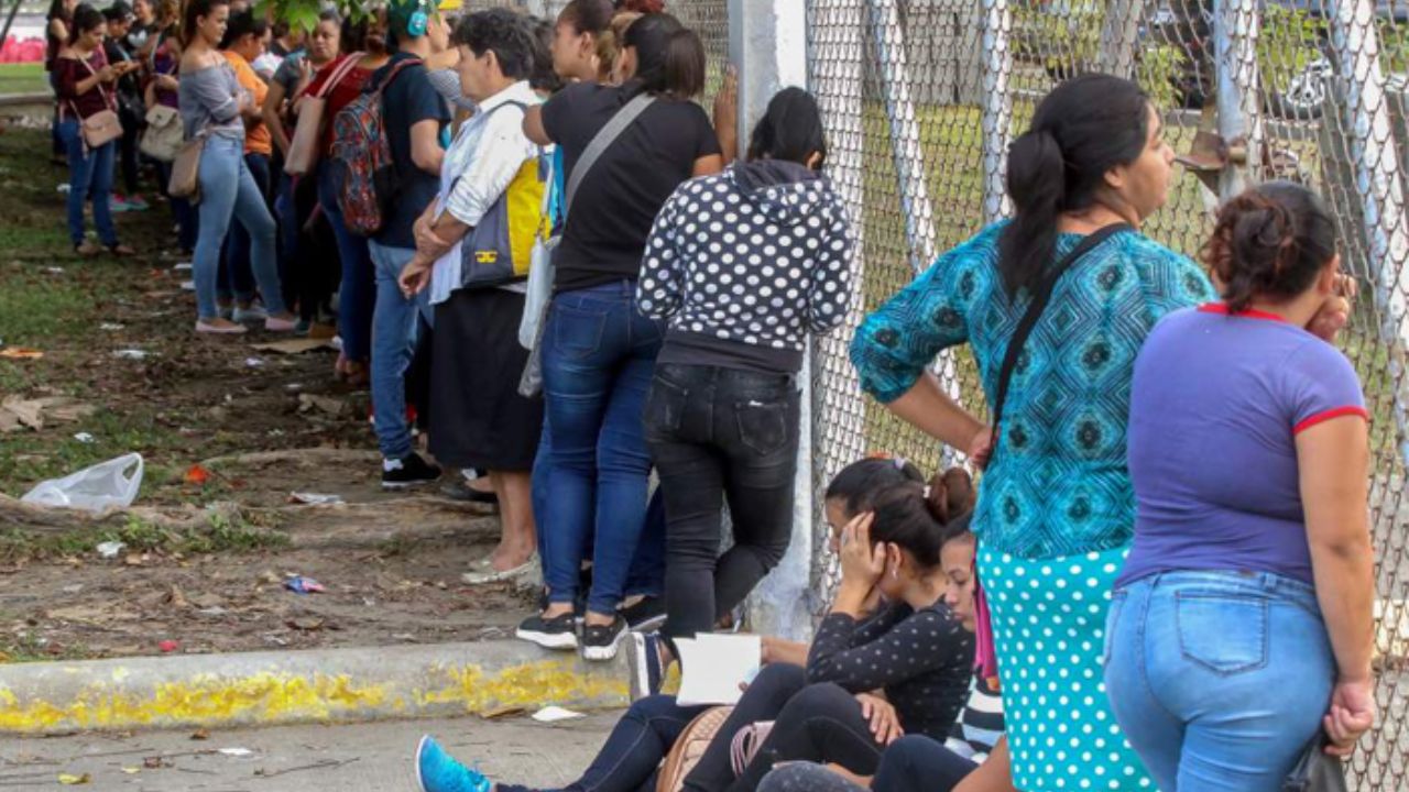Editorial HRN: ¡Manos a la obra! ¡A generar empleo ya!