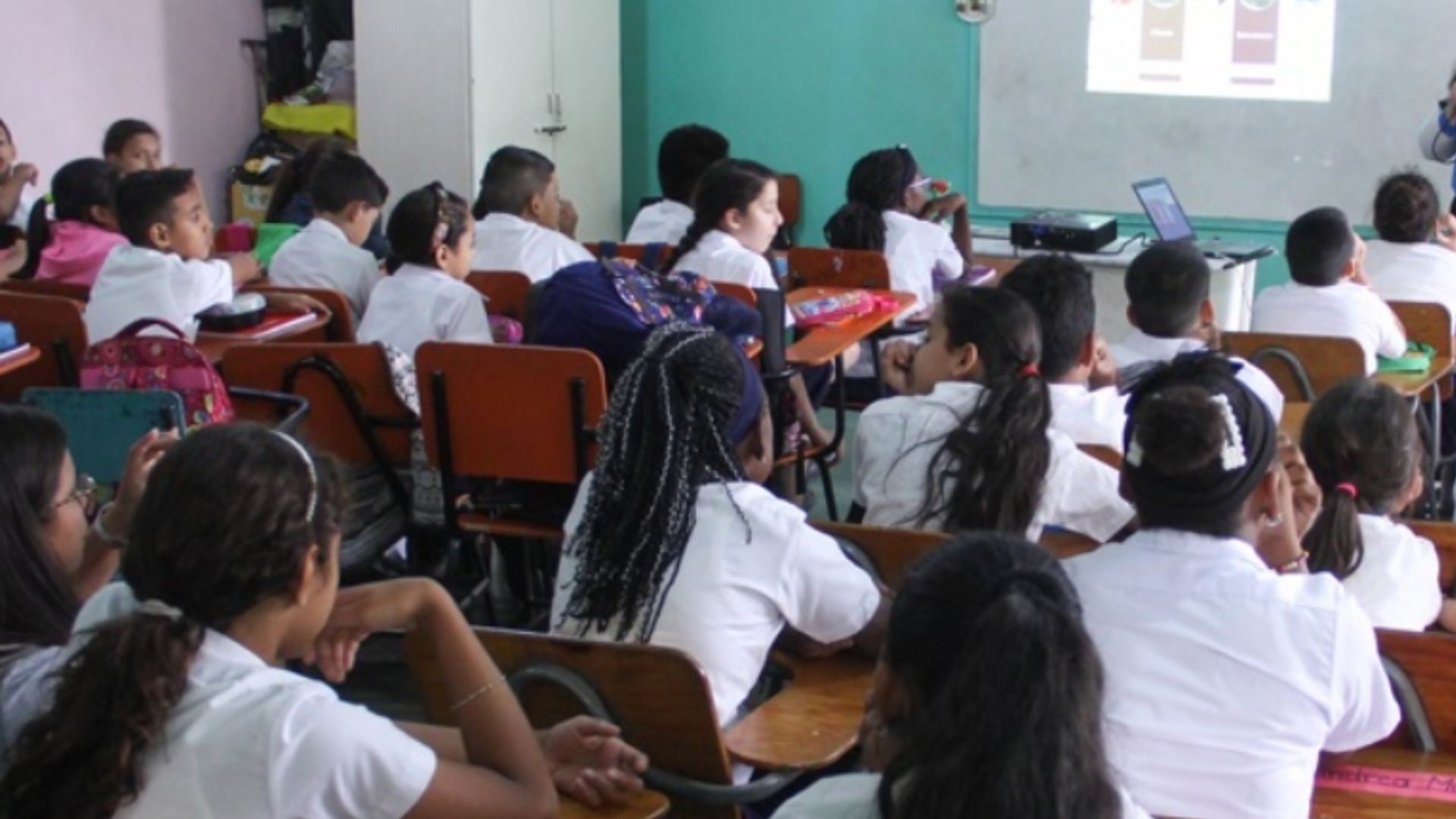 La educación en Honduras enfrenta desafíos sin propuestas de mejora, según exrector de la UPNFM