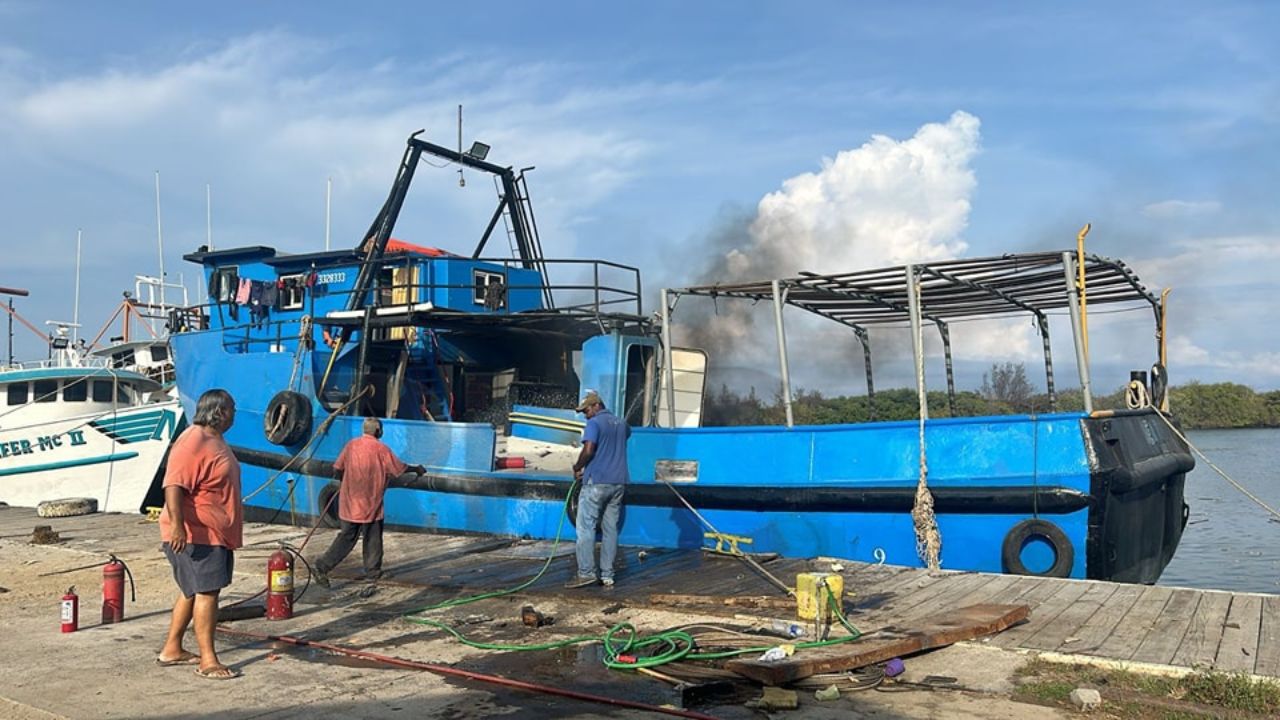 Seis personas quemadas en estado de gravedad deja explosión de embarcación en Roatán
