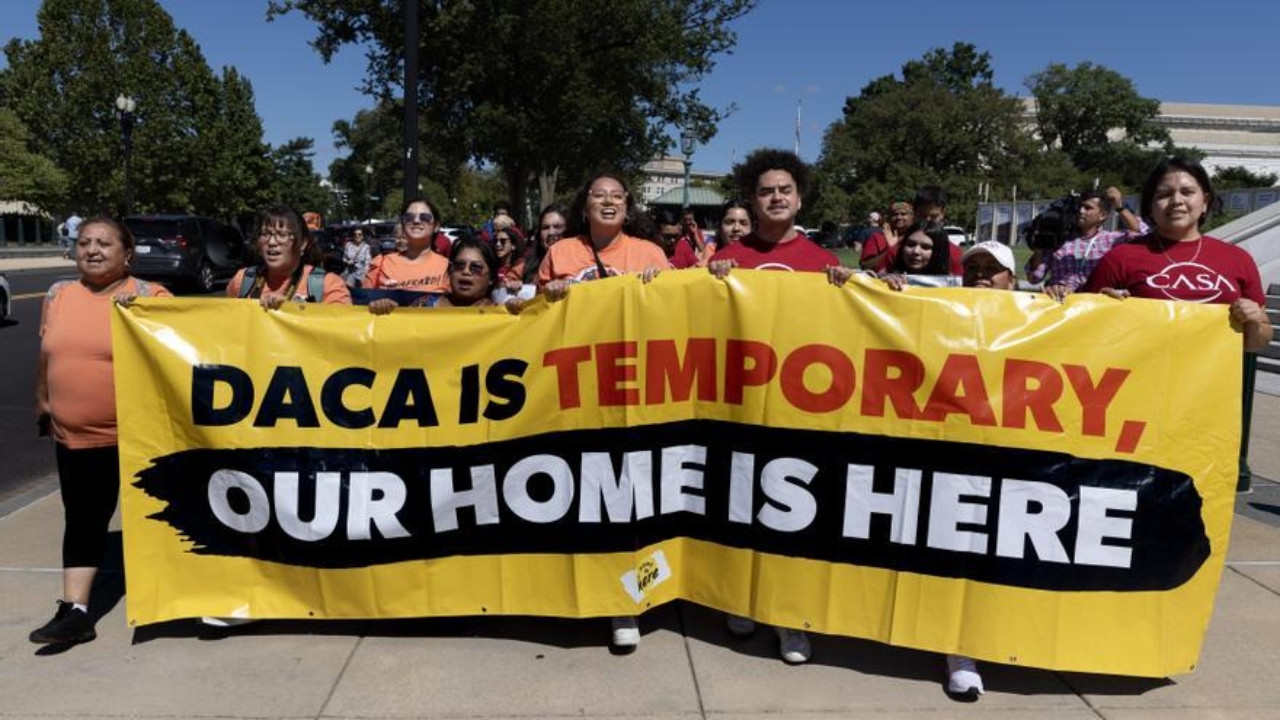 Biden expresa su firme respaldo al programa DACA para proteger a los 'soñadores'