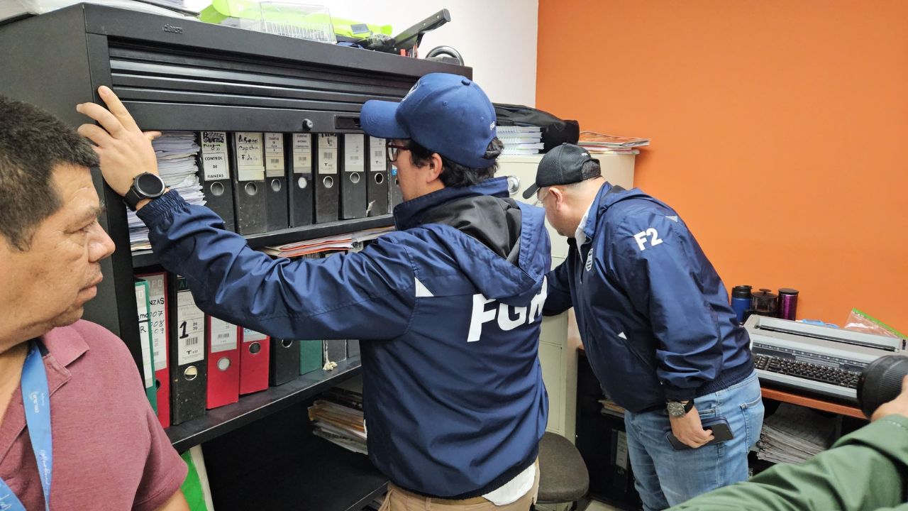 Fiscalía salvadoreña allana empresas distribuidoras de energía por cobros excesivos