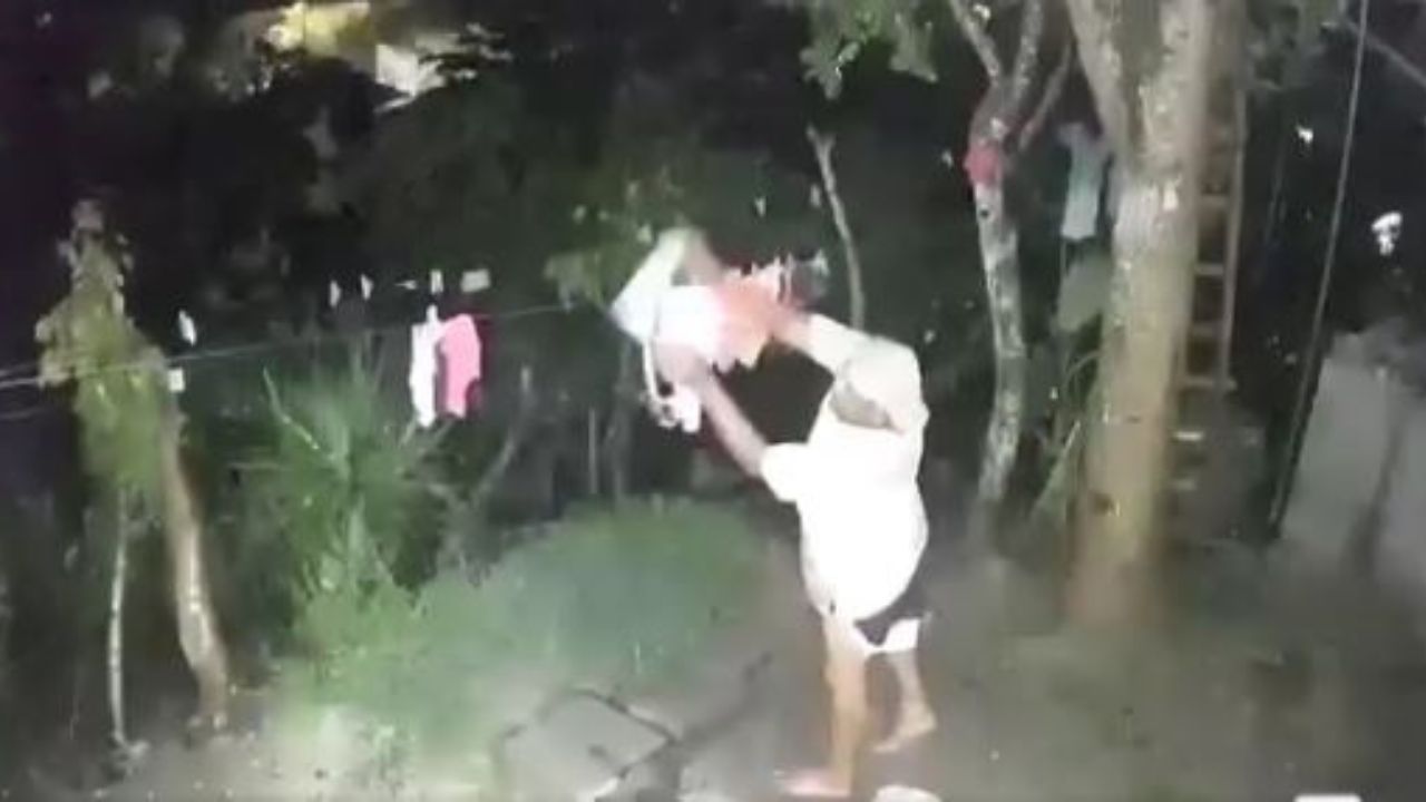 Graban a hondureño robando de tendedero ropa interior de mujer