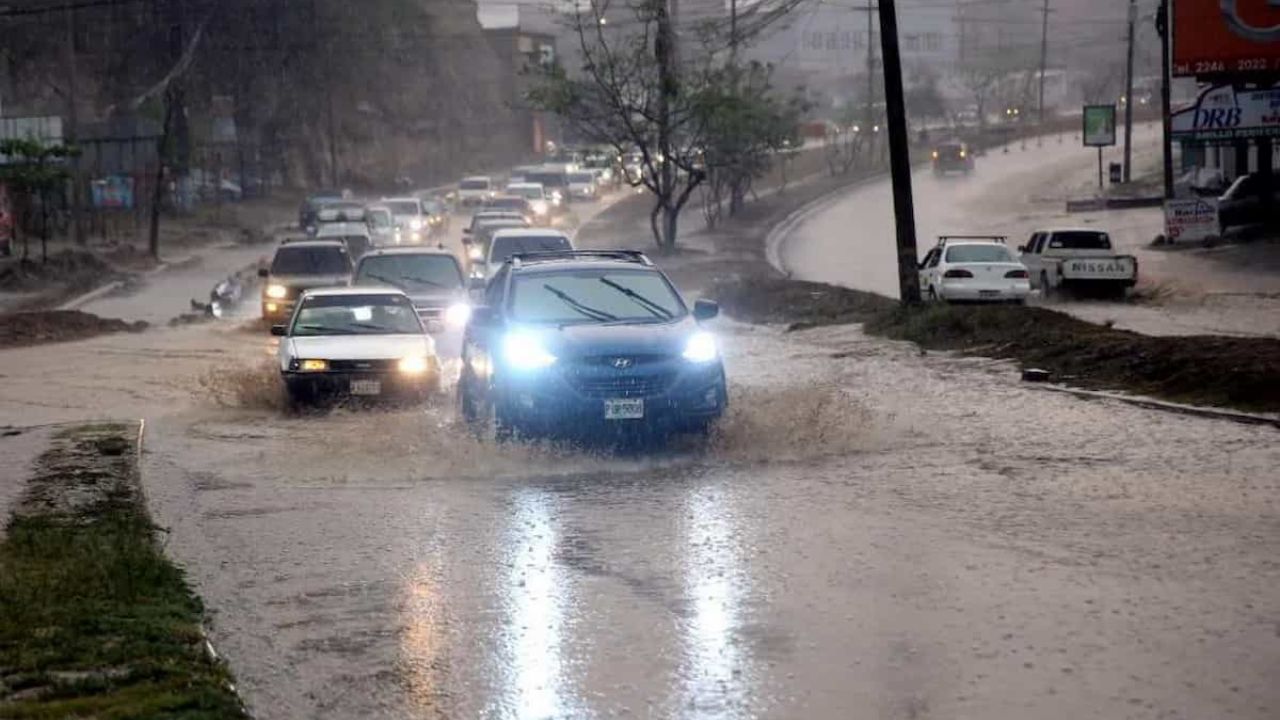 Lluvias con actividad eléctrica se pronostican para este viernes en varias regiones de Honduras