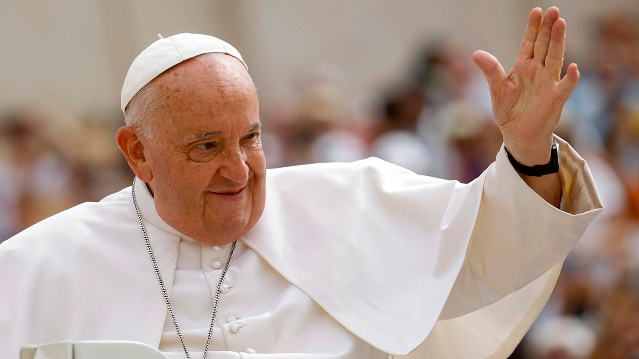 El papa reclama a los gobernantes 'responsabilidad' para acabar con las guerras