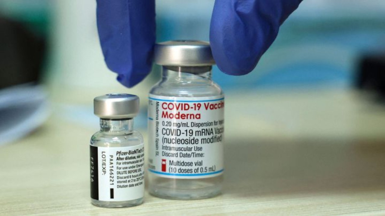 Moderna dice que su vacuna combinada contra gripe y covid es más efectiva que por separado