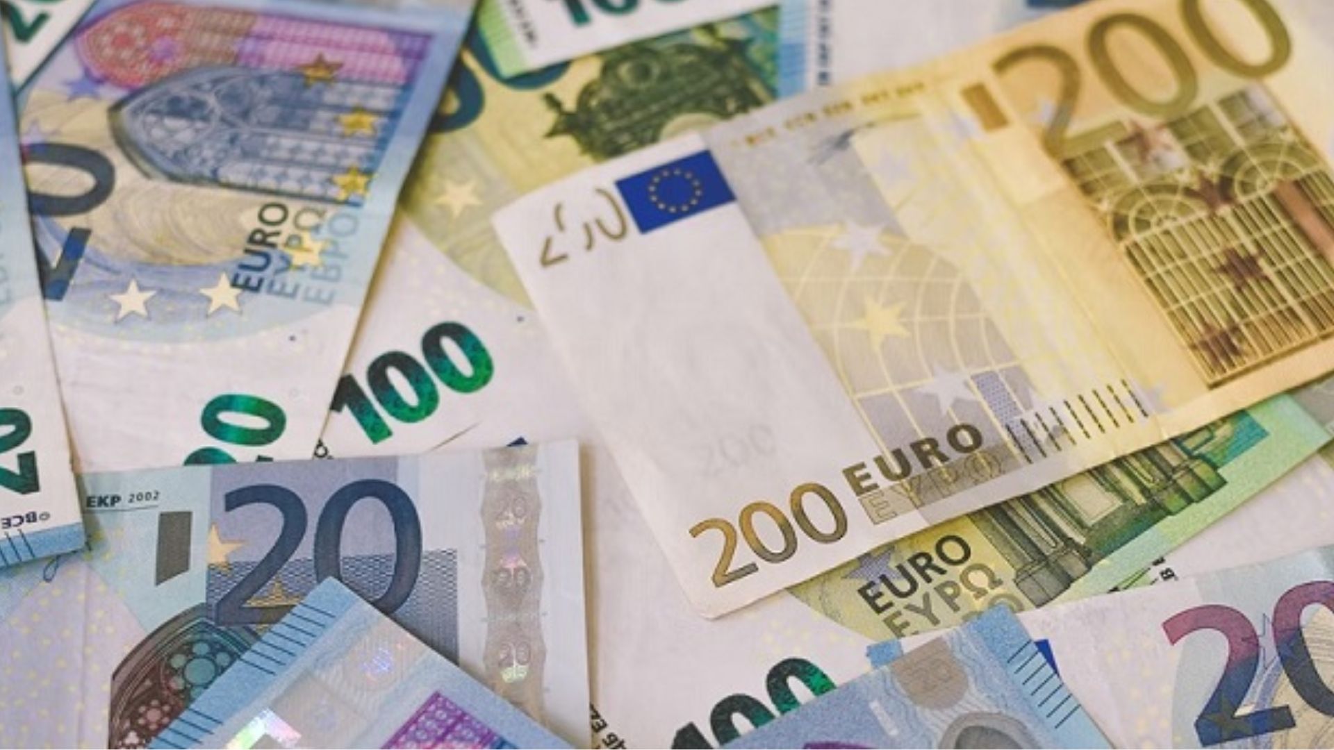 El euro sube hasta los 1,0878 dólares tras bajar el BCE los tipos de interés