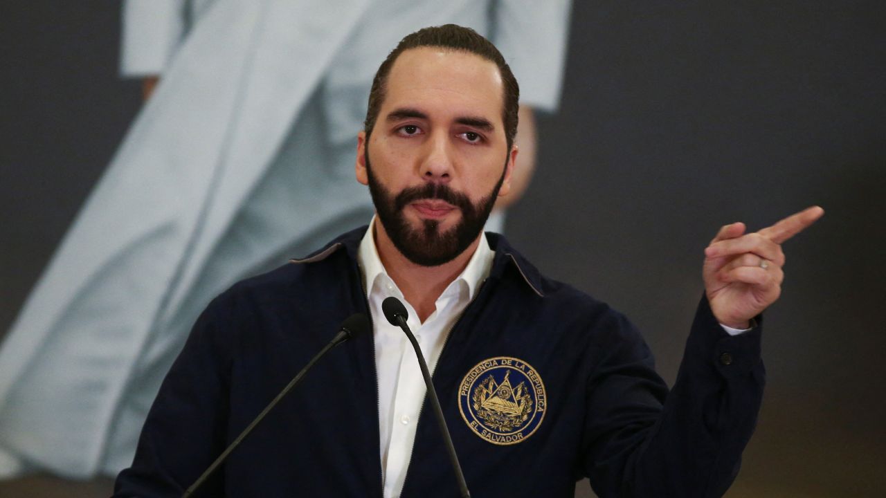 Bukele dice que El Salvador suspenderá 'todos' los aranceles a alimentos de la canasta básica