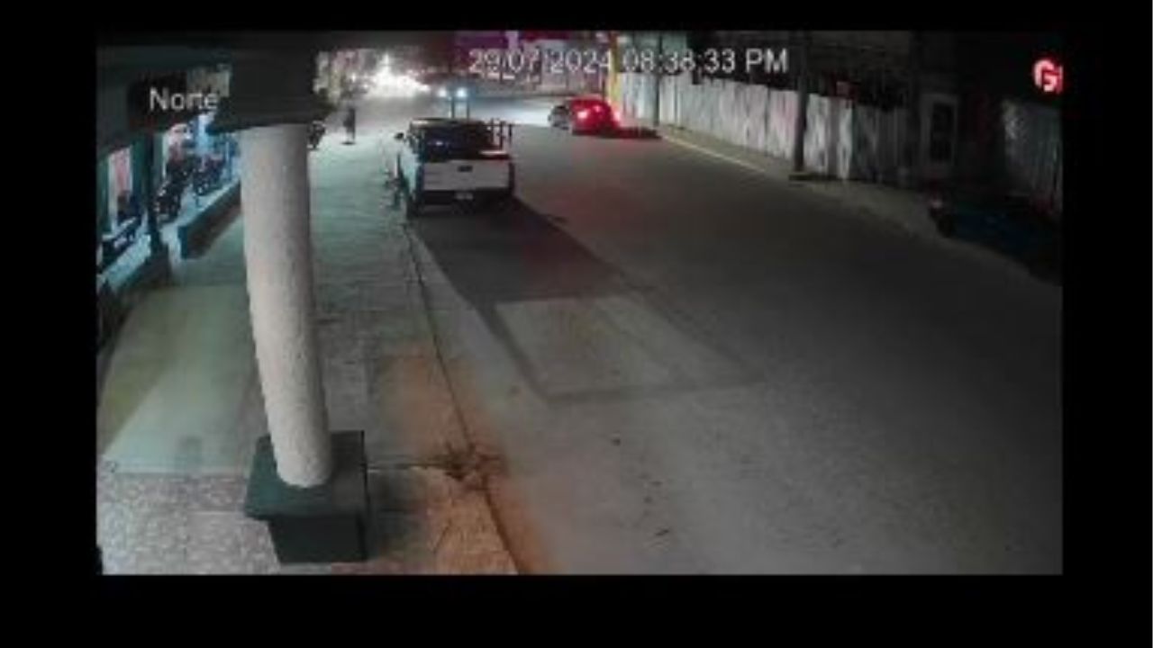 Cámara graba a motociclista cuando impacta a toda velocidad contra carro en Comayagua