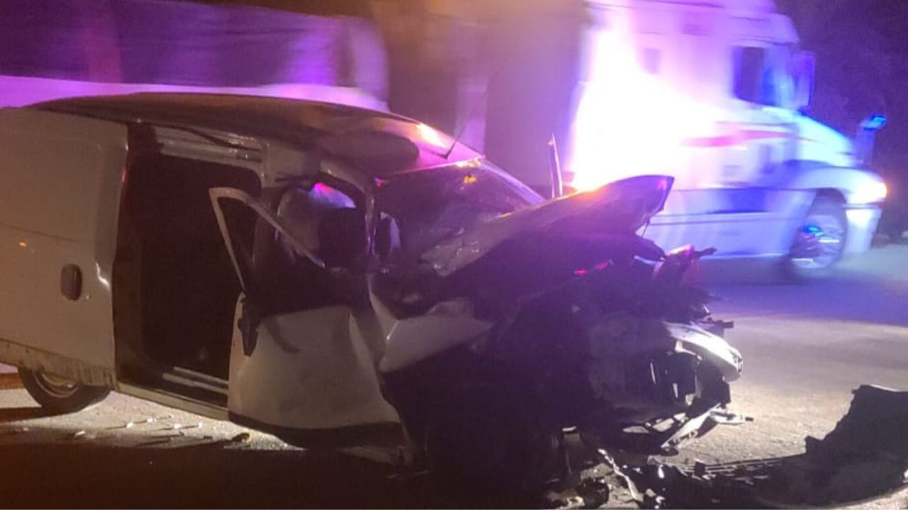 Graban accidente entre microbús y rastra que dejó a  empleados de tienda heridos en La Moramulca