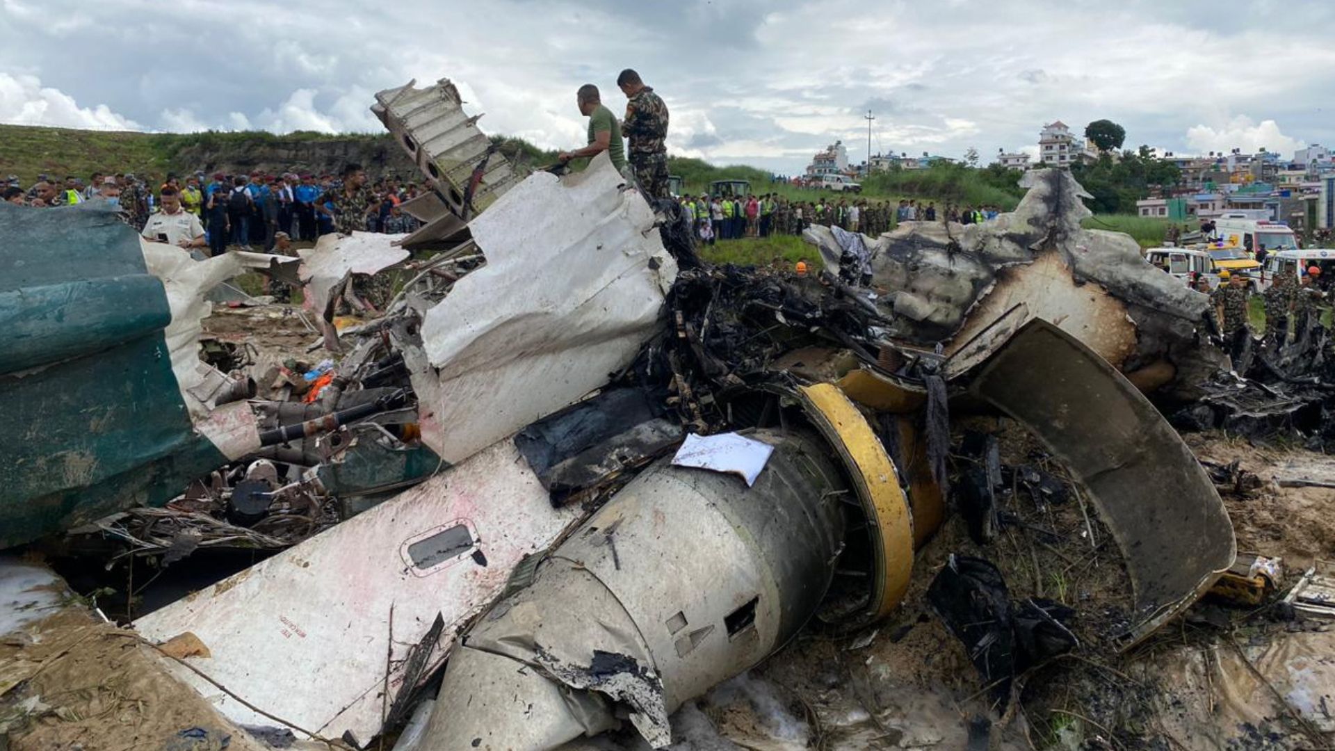 Al menos 18 muertos al estrellarse un avión en Nepal