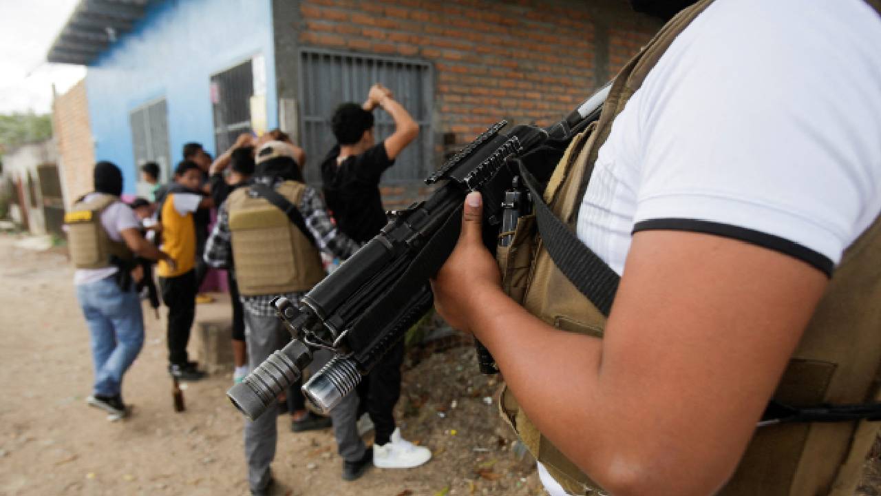Editorial HRN: Lucha contra la criminalidad  y discursos contradictorios