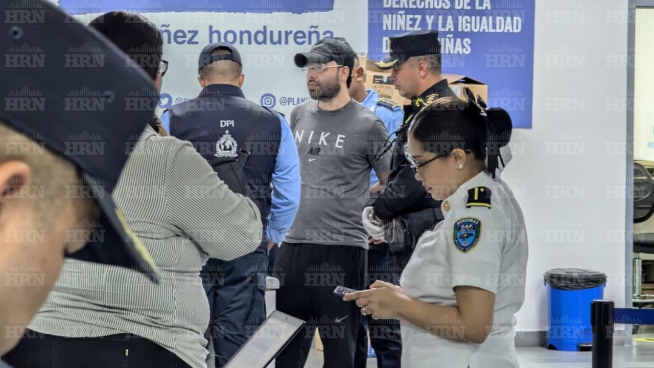 Gilbert Reyes llega extraditado y enfrentará la justicia por muerte de hondureñas