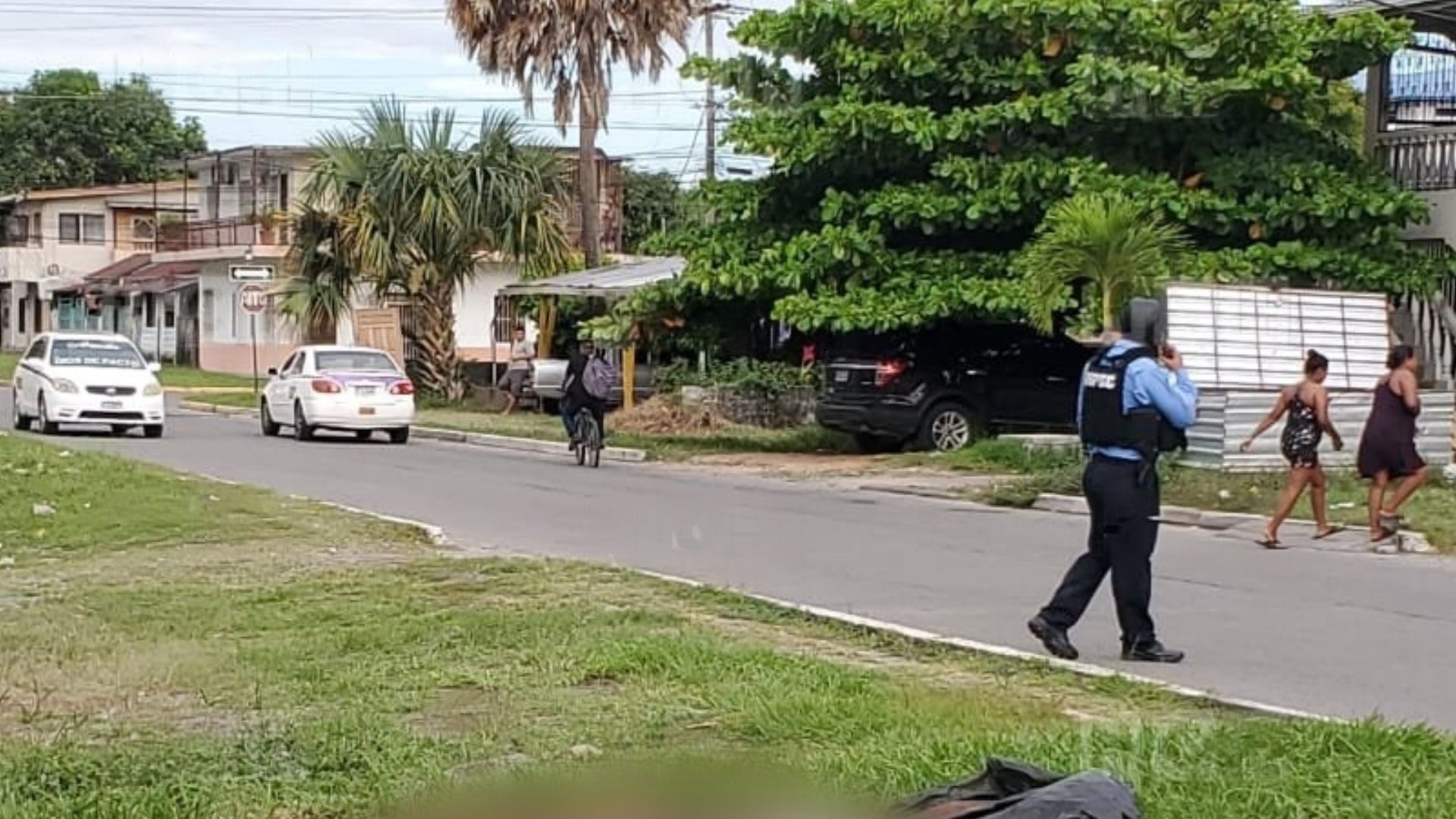 Hallan dentro de bolsa el cuerpo de un hombre en concurrida calle de La Ceiba