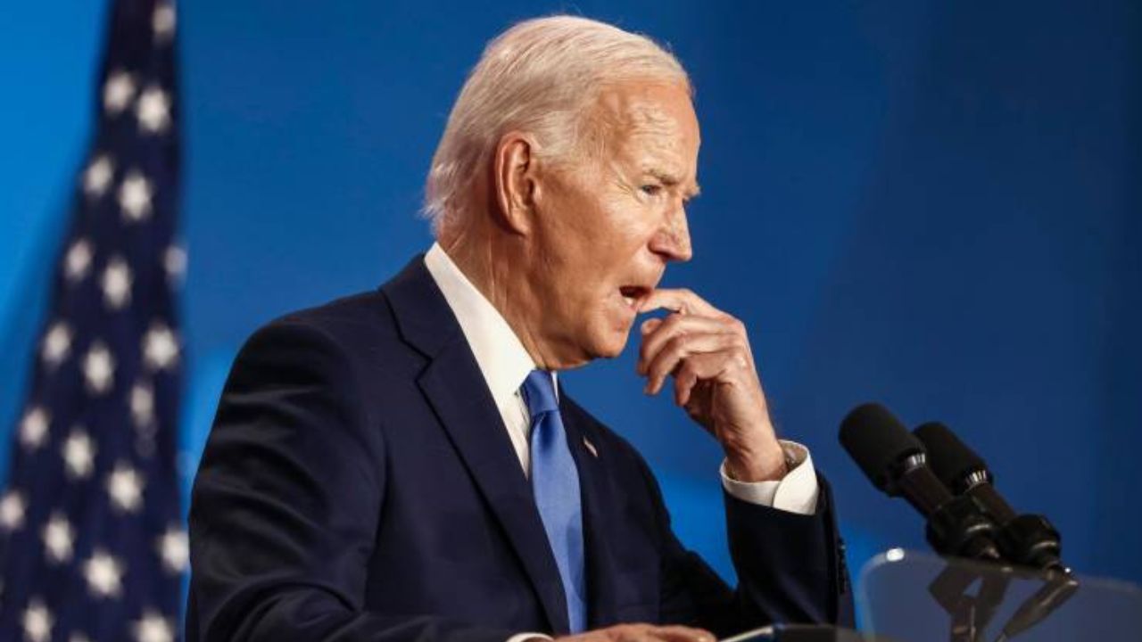 Biden dice que sigue en campaña pese a confundir a Zelenski con Putin y a Harris con Trump