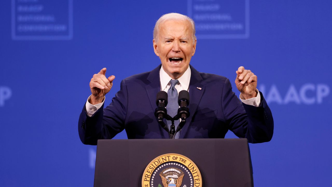 Joe Biden da positivo en covid-19 y tiene síntomas leves: Casa Blanca