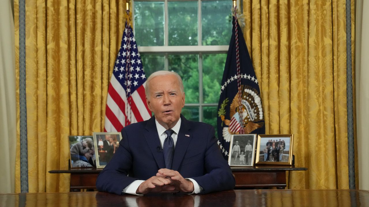 Biden insta a los estadounidenses a resolver sus diferencias 'en las urnas, no con balas'