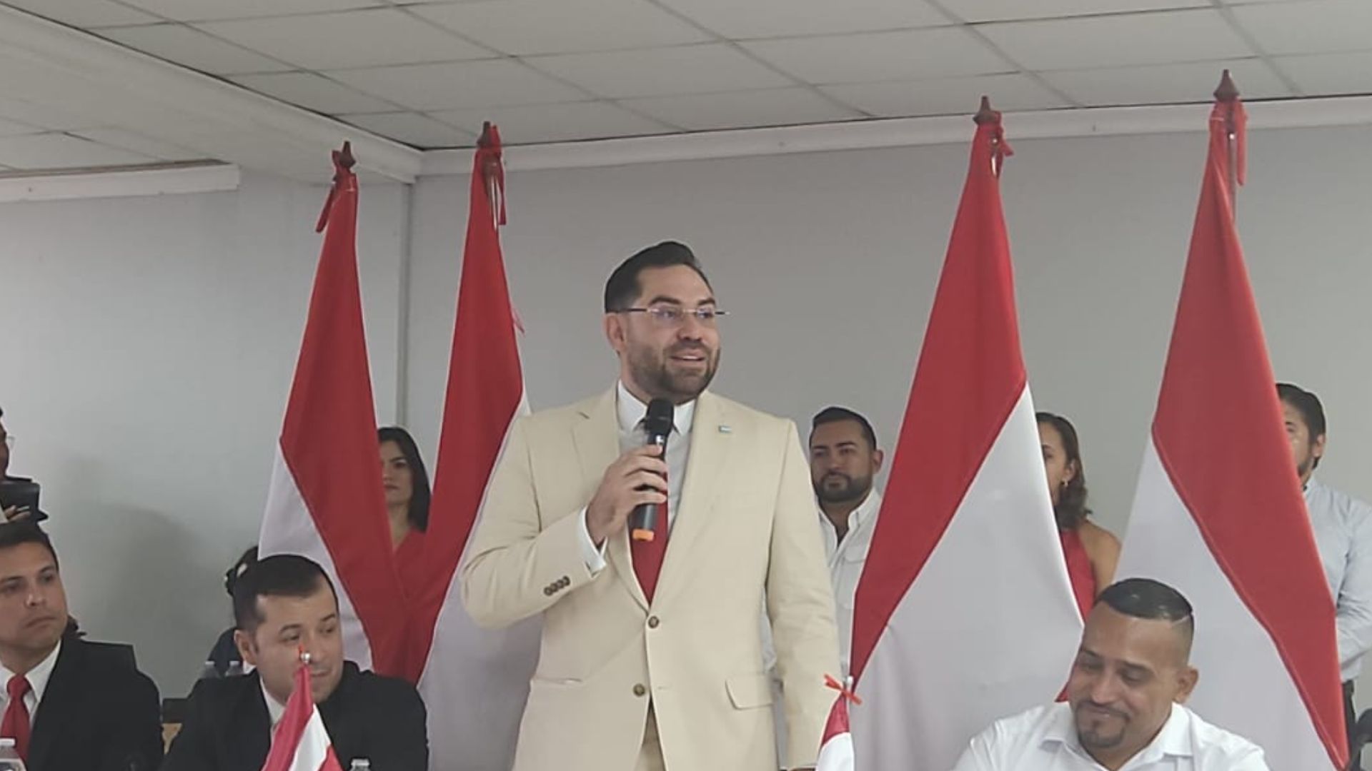 Partido Liberal se apresta a readmitir a Jorge Cálix