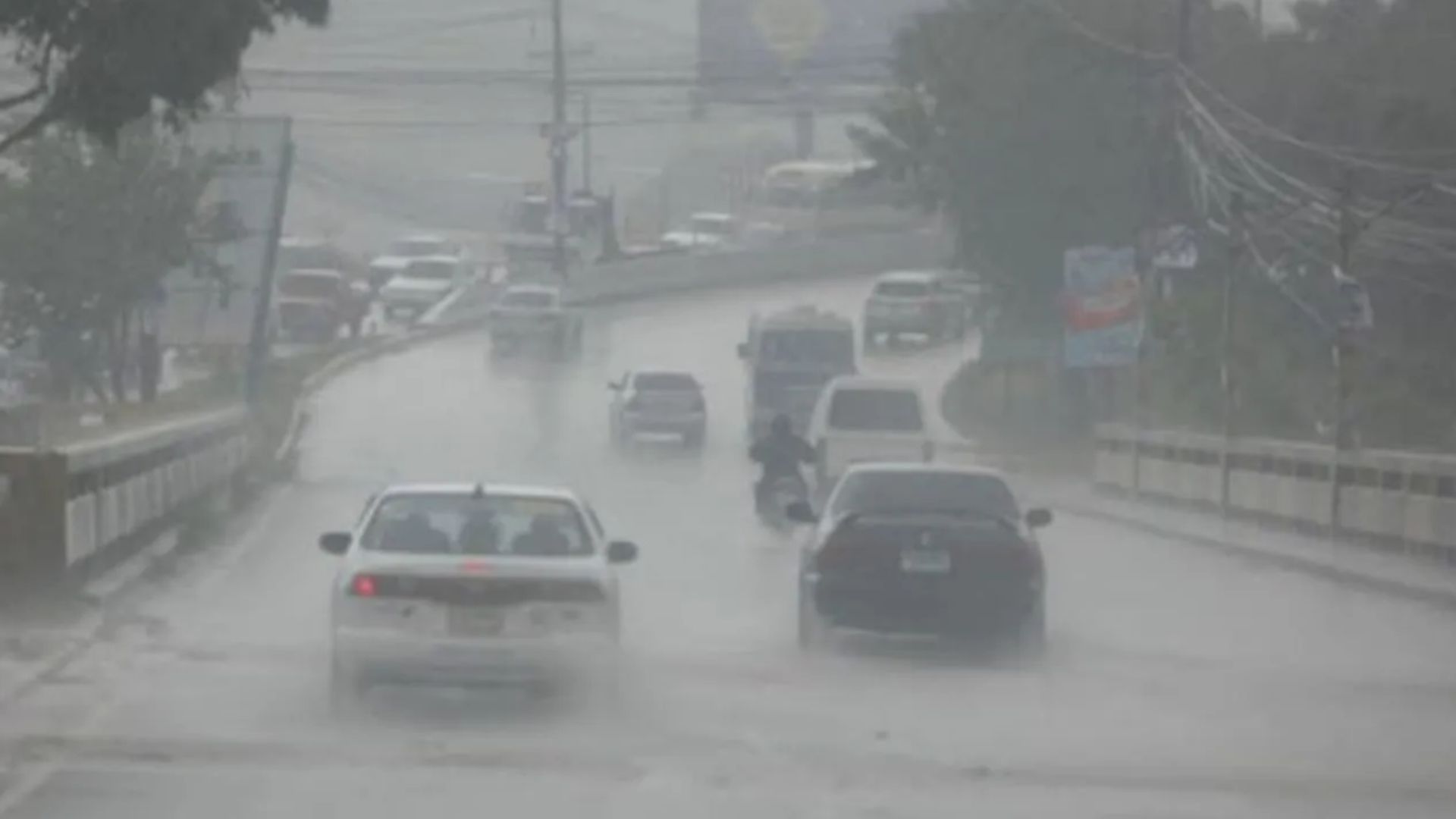 Efectos del huracán Beryl continúan este jueves en Honduras con intensas lluvias en algunos sectores