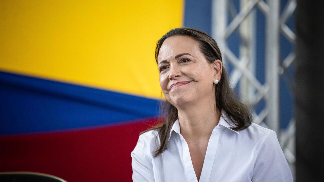 Metsola asegura a Machado que 'el mundo está atento a estas elecciones' en Venezuela