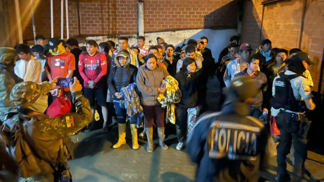 Policía de Ecuador rescata en una mina a 49 personas secuestradas por narcos