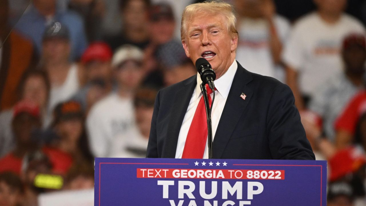 Trump dice que espera "ansioso" debates presidenciales y que Harris rehúye conferencias
