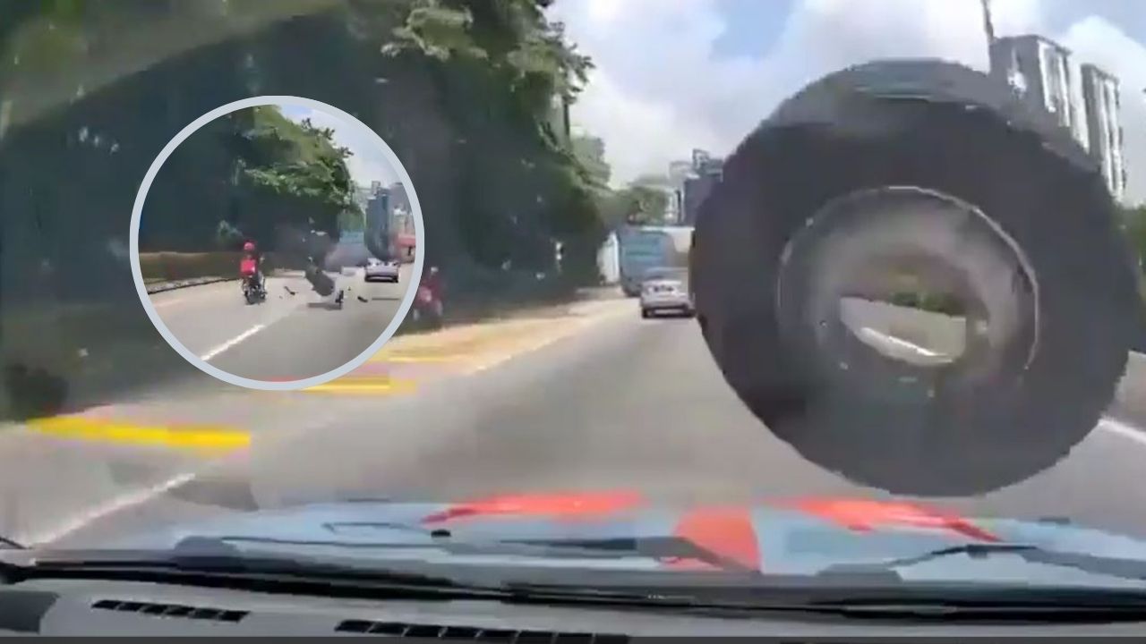Llanta desprendida de camión impacta en motociclista en marcha; video del momento