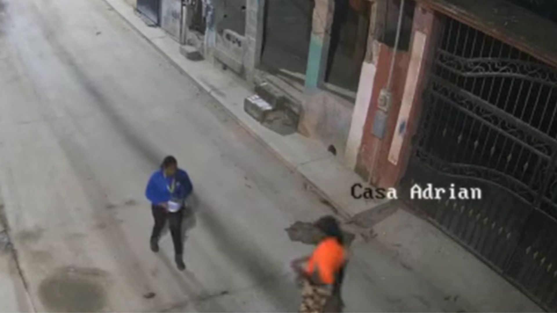 Cámara capta asalto a hondureña que se dirigía a su trabajo