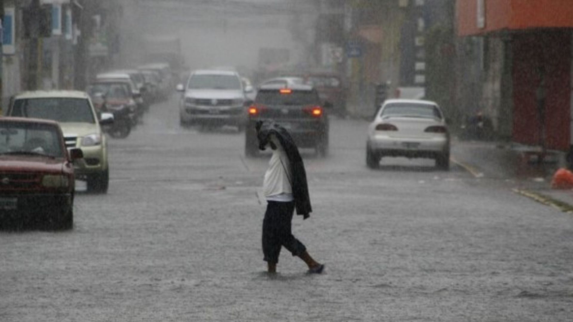 Intensas lluvias en Honduras y un departamento en alerta verde por onda tropical este miércoles