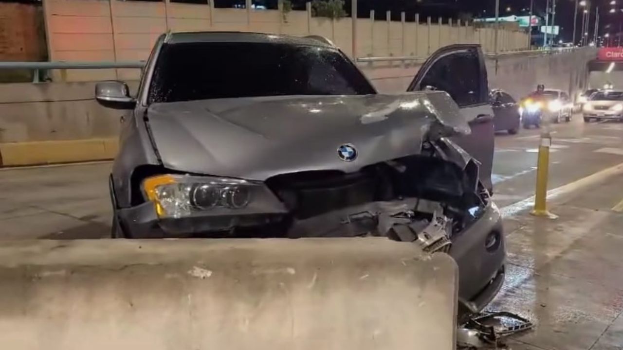 'Me despisté', conductor bolo se estrella en su camioneta de lujo en Tegucigalpa