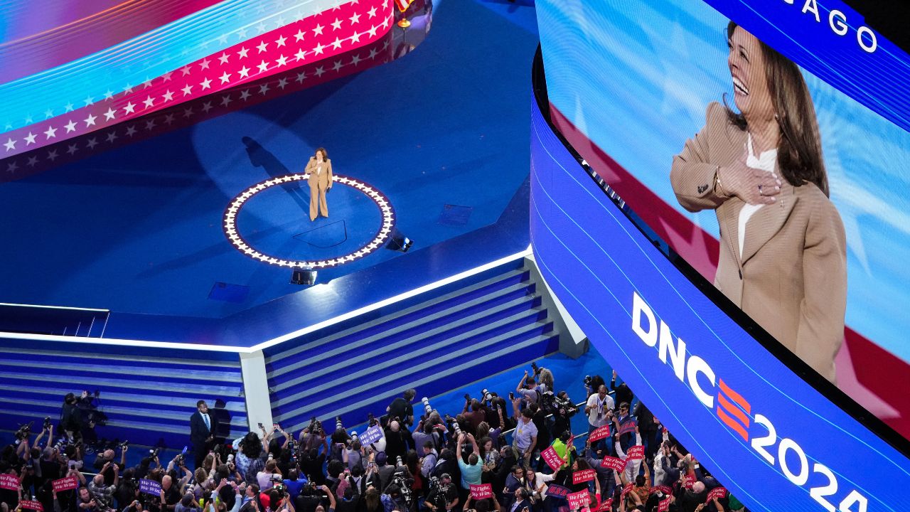 'Eternamente agradecida': Harris con Biden en inicio de convención demócrata