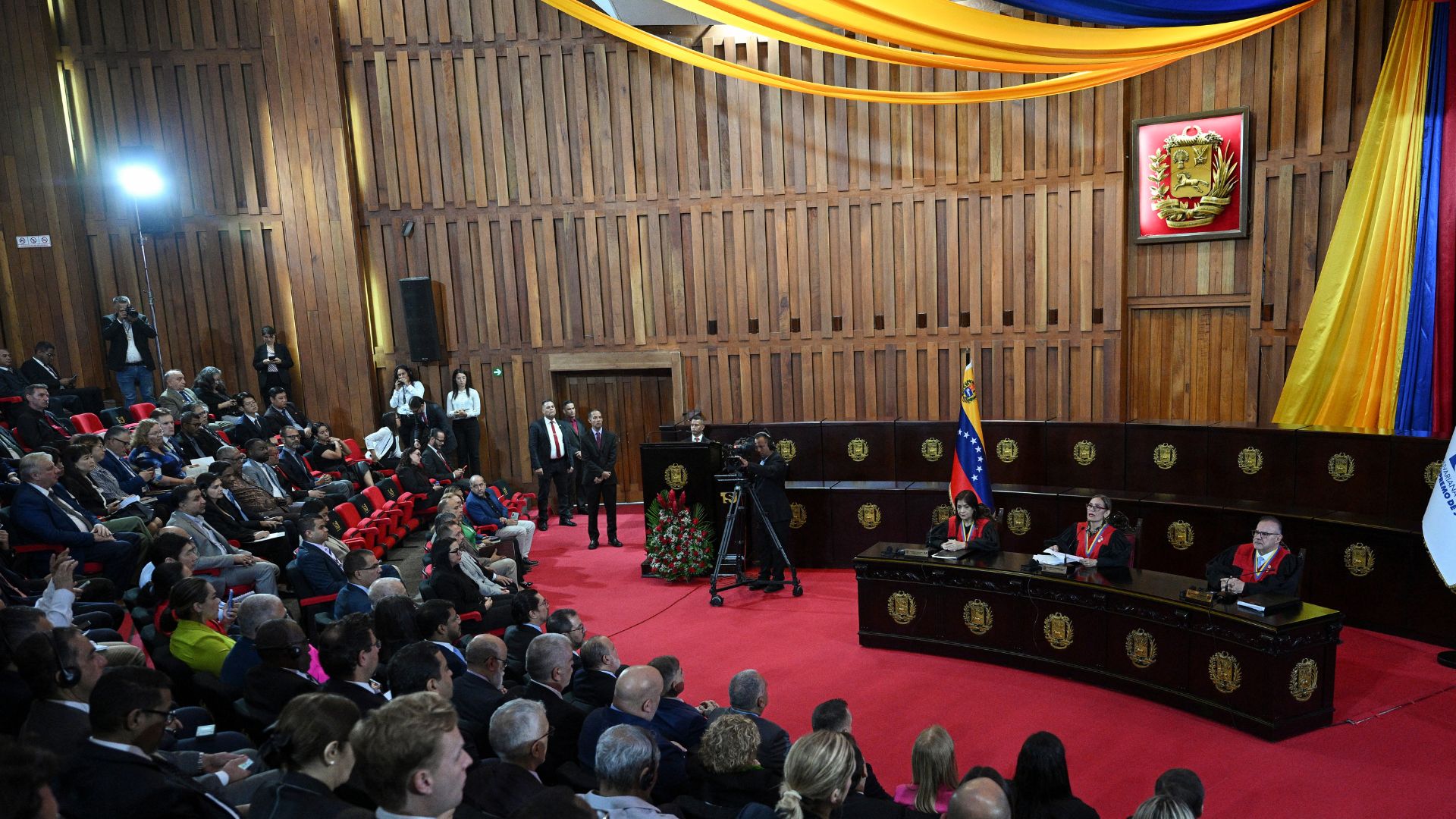 Corte suprema de Venezuela convalida reelección de Maduro ante denuncias de fraude